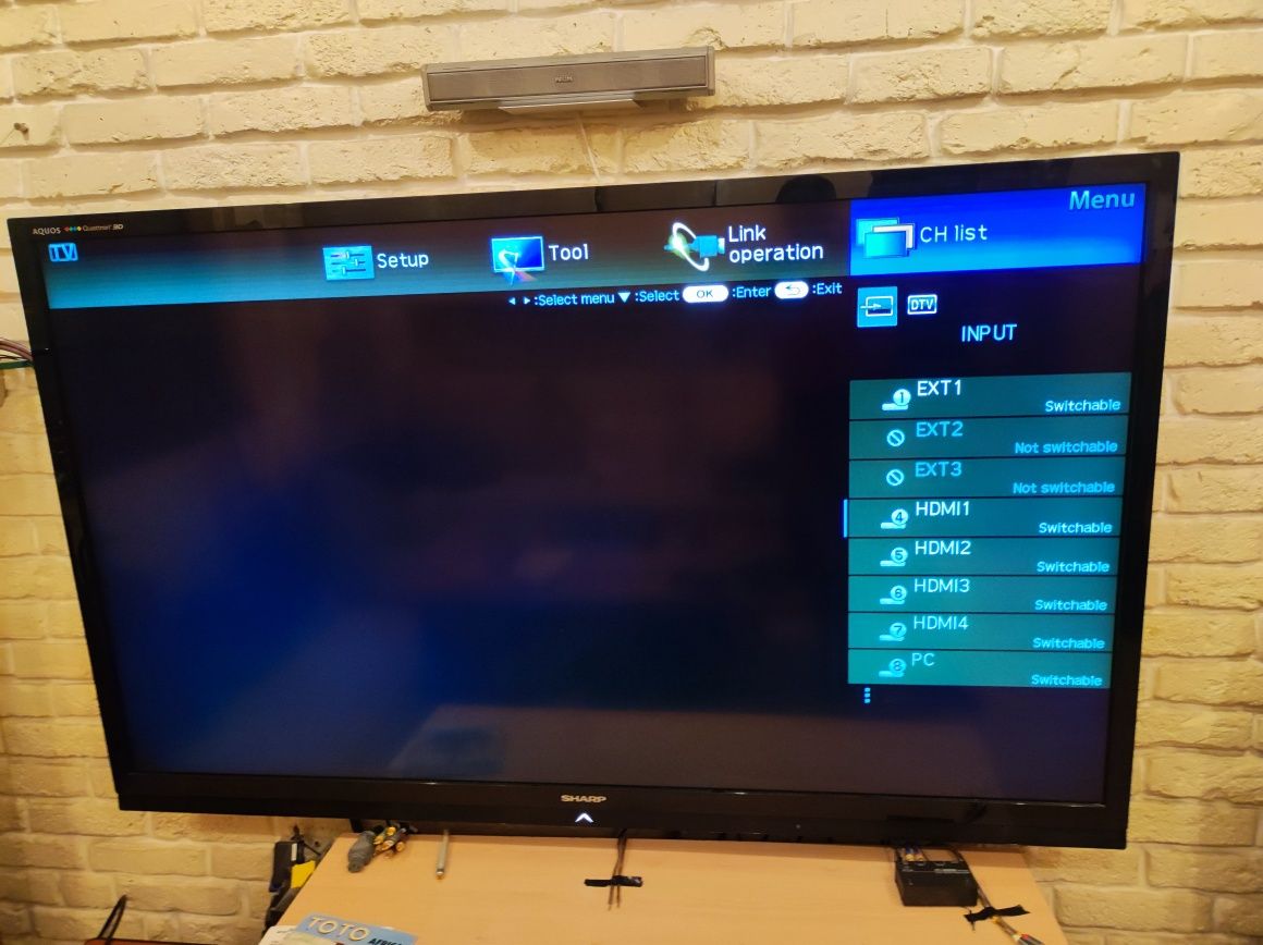 Телевизор Sharp 70 inch..