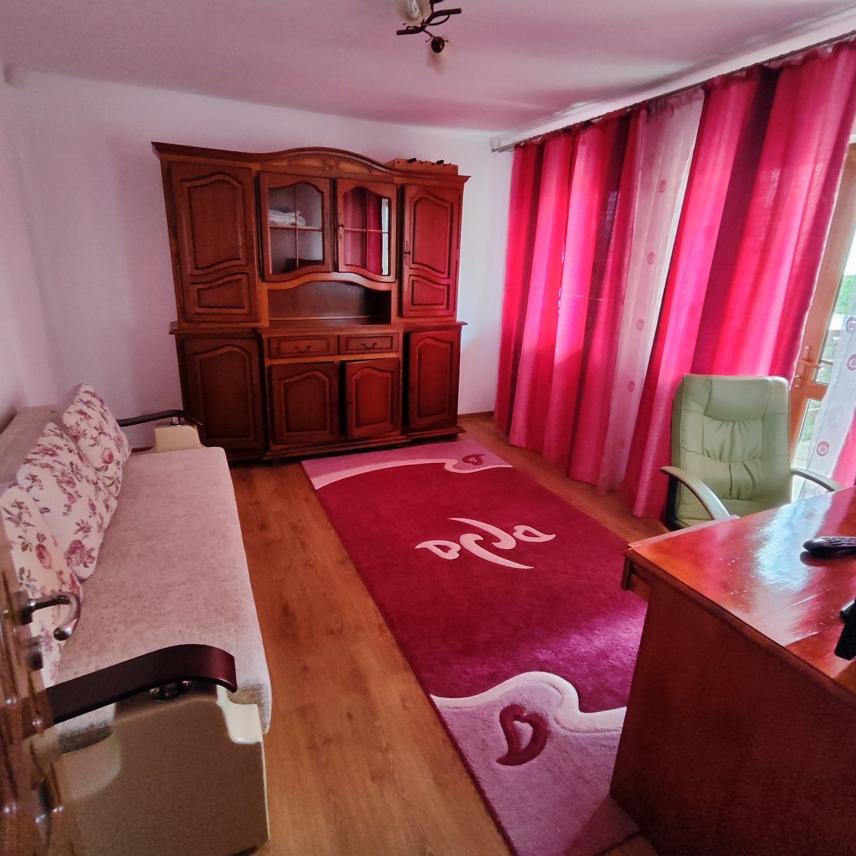 Vila de inchiriat (3 dormitoare + living), cu garaj