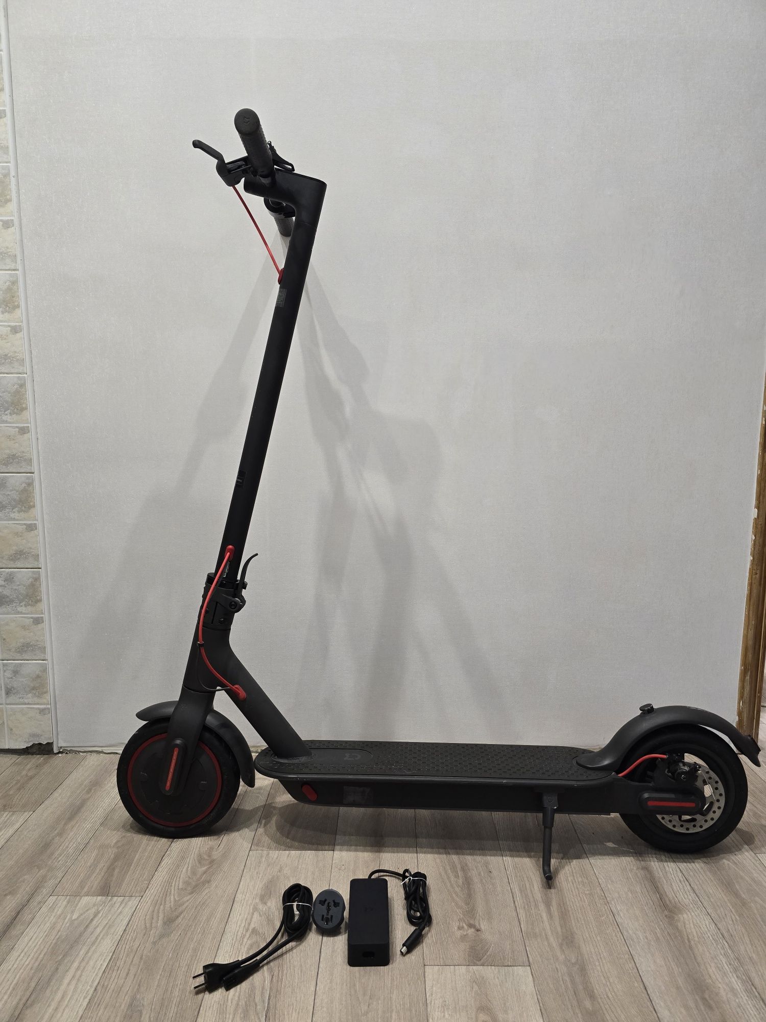 Самокат Xiaomi M365 pro, в почти идеальном состоянии,