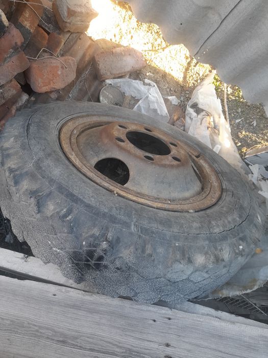 Продам колесо 1шт на газон