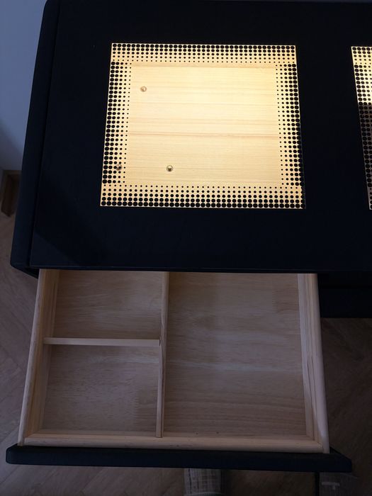 Тоалетка със светлини и музика