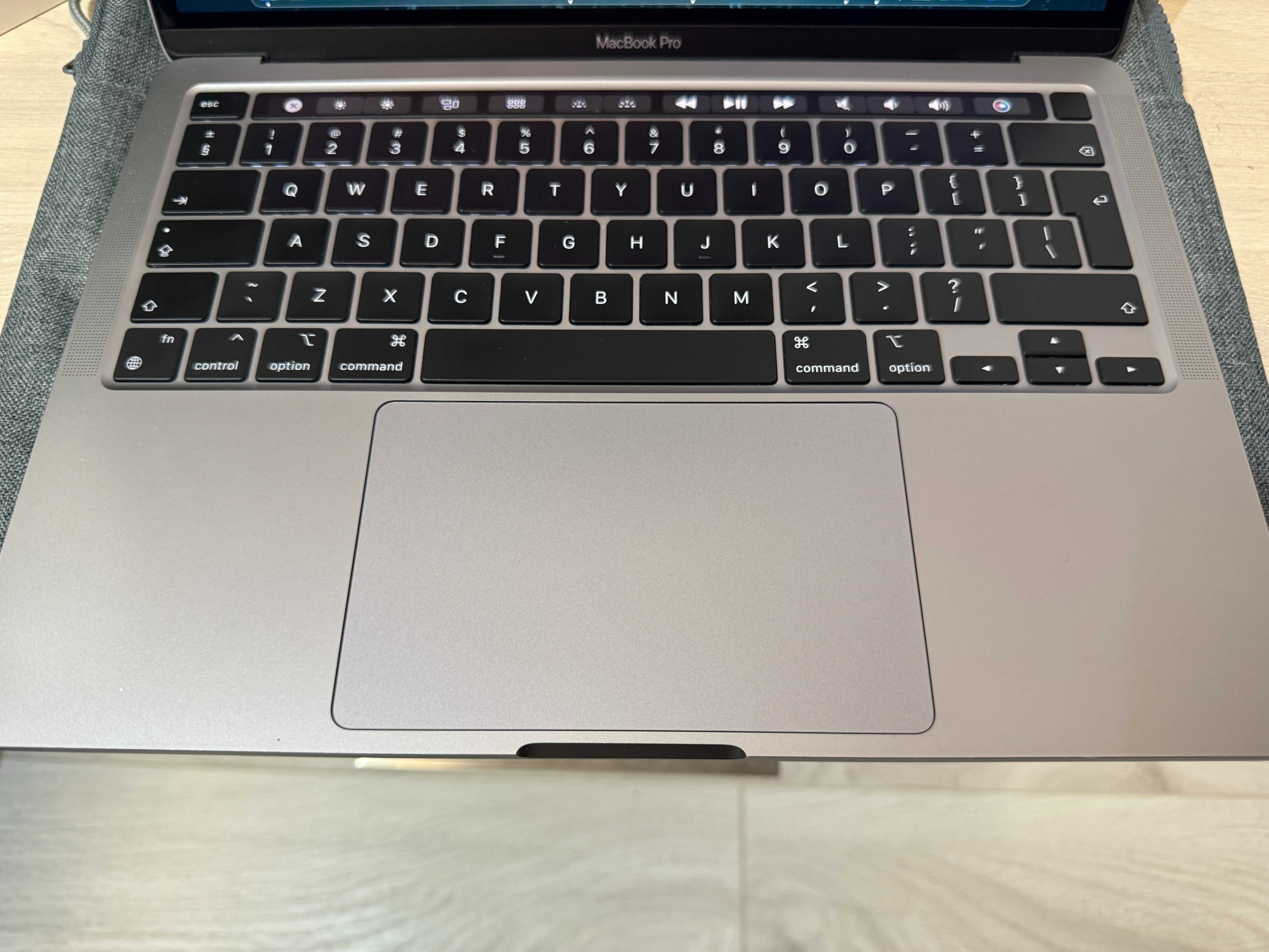 MacBook Pro 13-inch Apple M1  touch bar