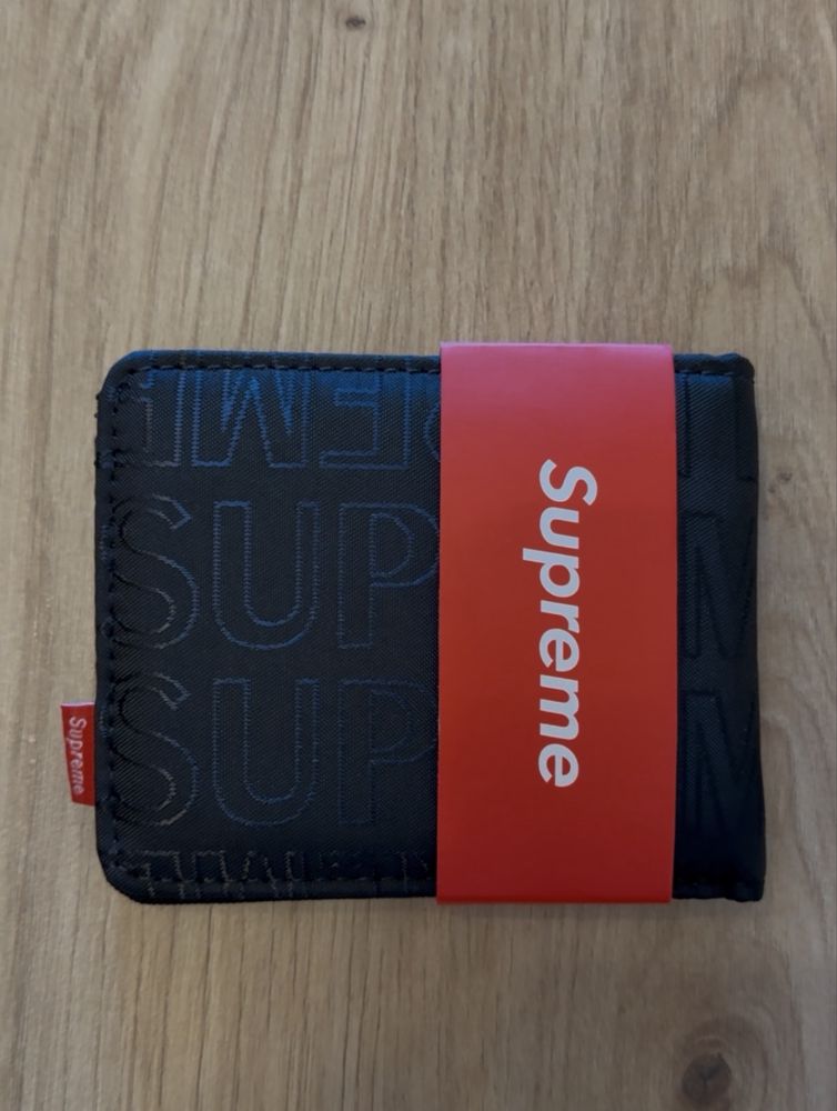 Supreme wallet - Портфейл