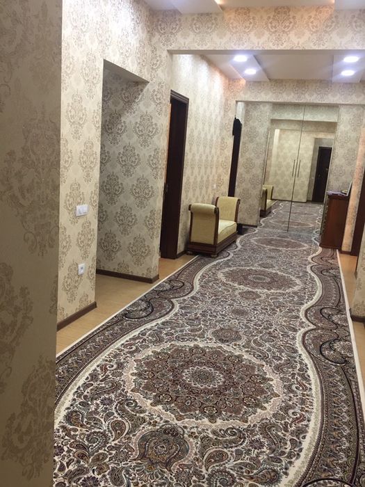 Айбек Банковская ( 1 этаж) 3/1/9 160 кв/м