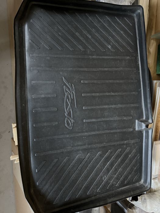 Твърда подложка за багажник Форд Фиеста