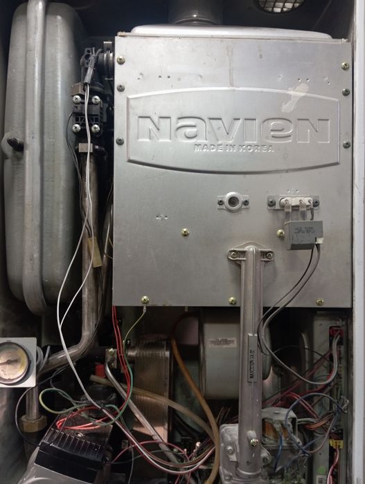 Продам газовый котел Навиен айс бу на 400 КВ м  рабочий