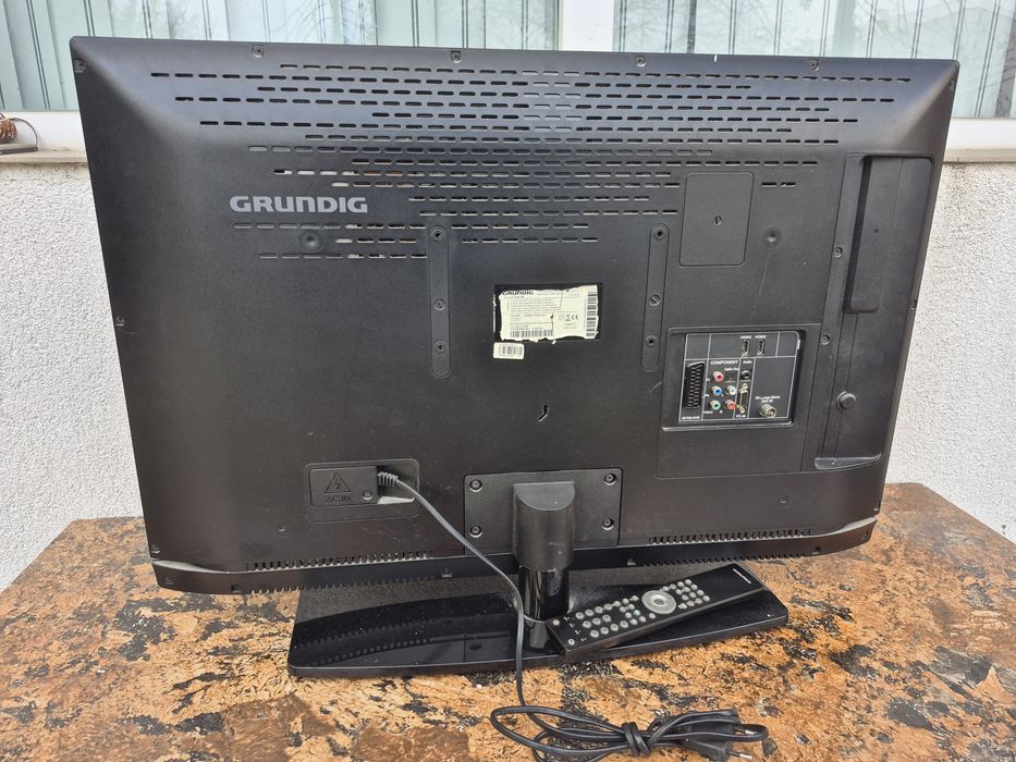 Vând televizor LCD marca Grunding model 32 inci 80cm cu telecomanda
