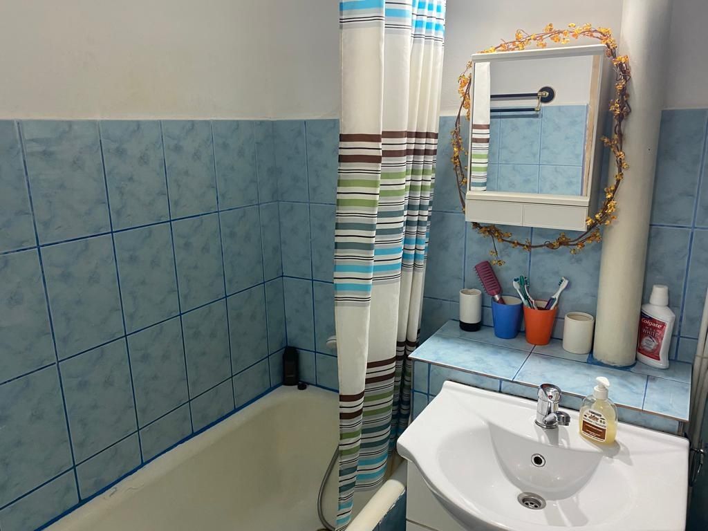 Vand apartament zona Crihala