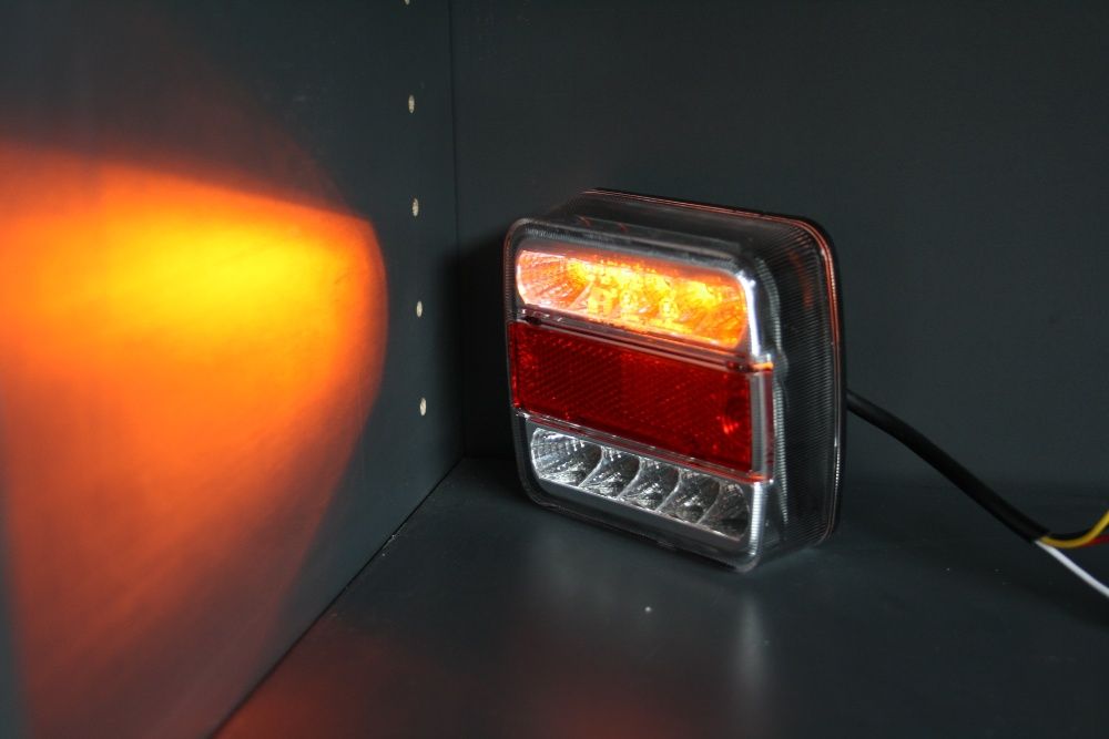 Компл. 2 броя ЛЕД LED стопове за камион , ремарке , бус 12V / 24V