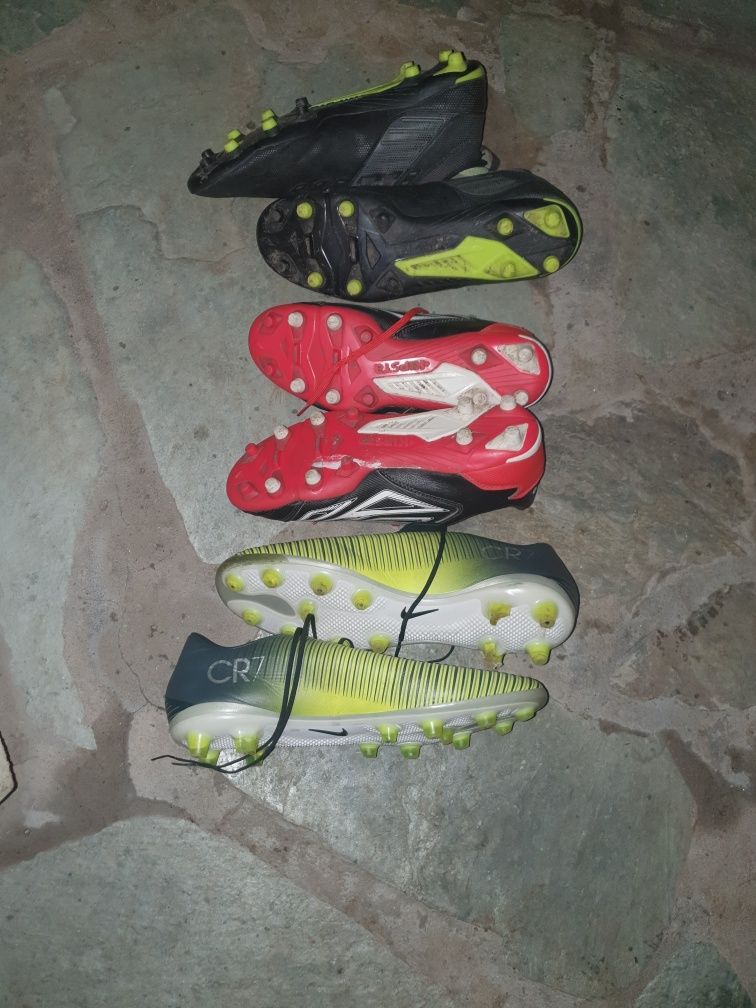 Pantofi de fotbal