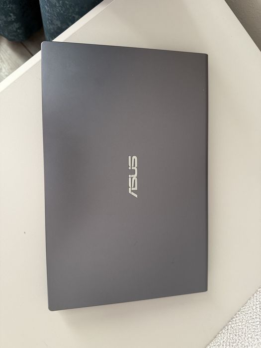Ноутбук асус.