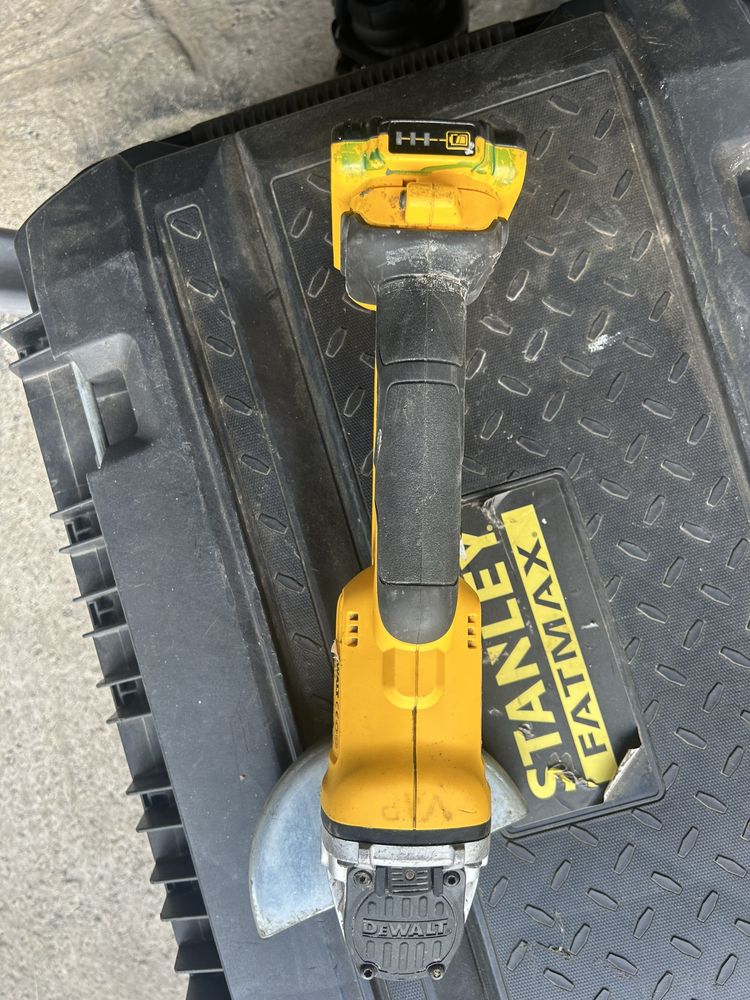 Flex dewalt.