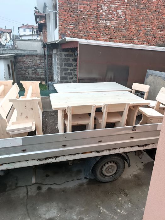 Маси и пейки материал е бял бор