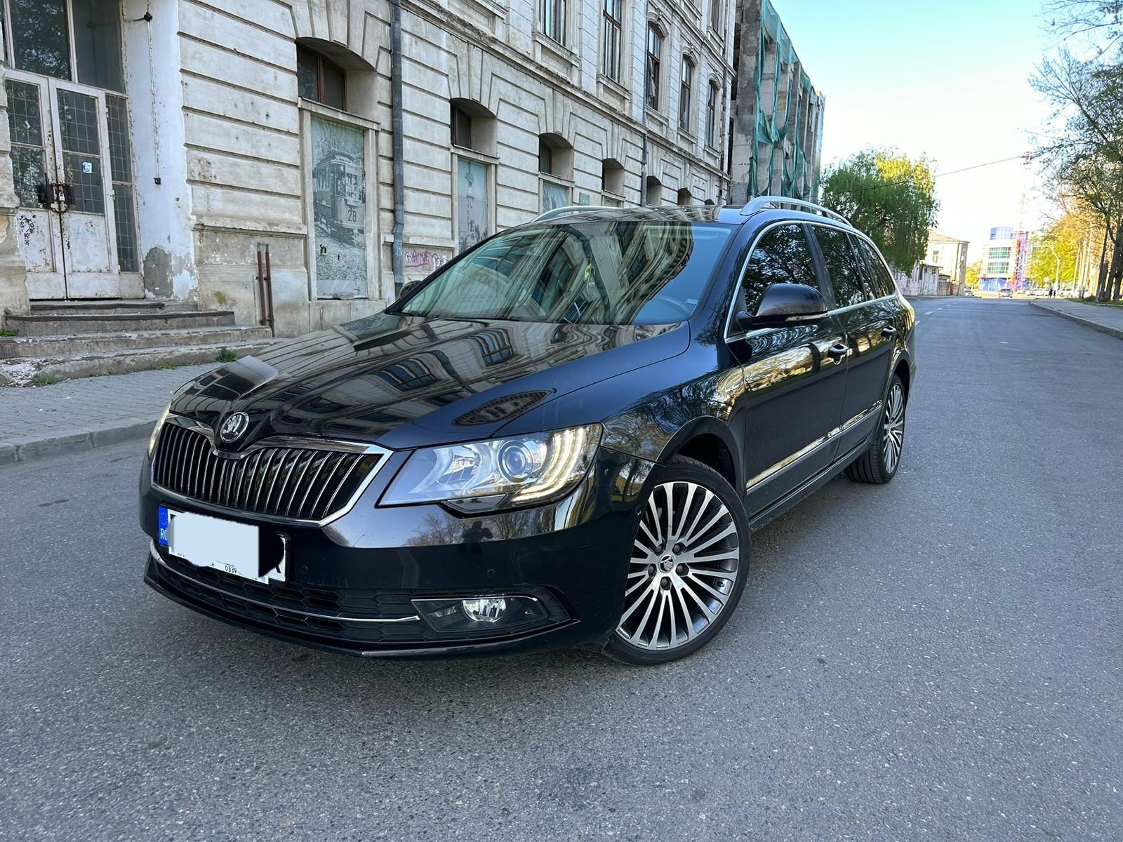 Vand auto Scoda Superb,break, 2015,cu toate dotarile posibile,impecabl