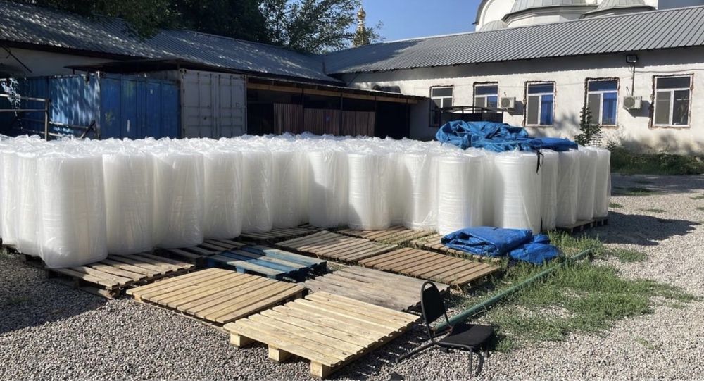 пузырчатая пленка двухслойная. Пузырчатая, пупырчатая, пупырка