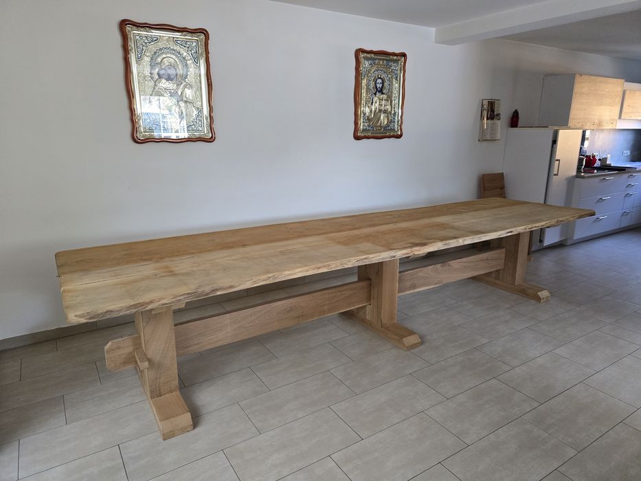 Vand masă din lemn de stejar.   Are lungime 4m și lățime1,10m.