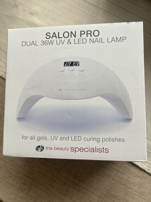 Чисто нова UV & LED лампа за маникюр