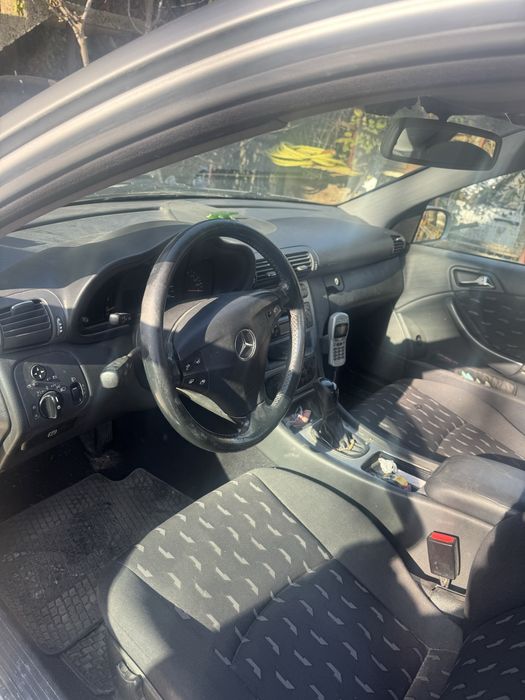 Лек автомобил Mercedes c220 купе