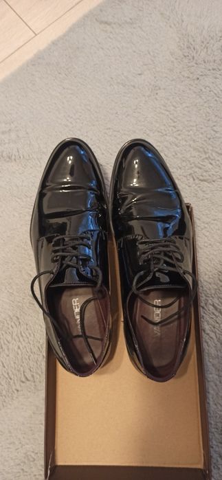 Pantofi de piele lacuita mire