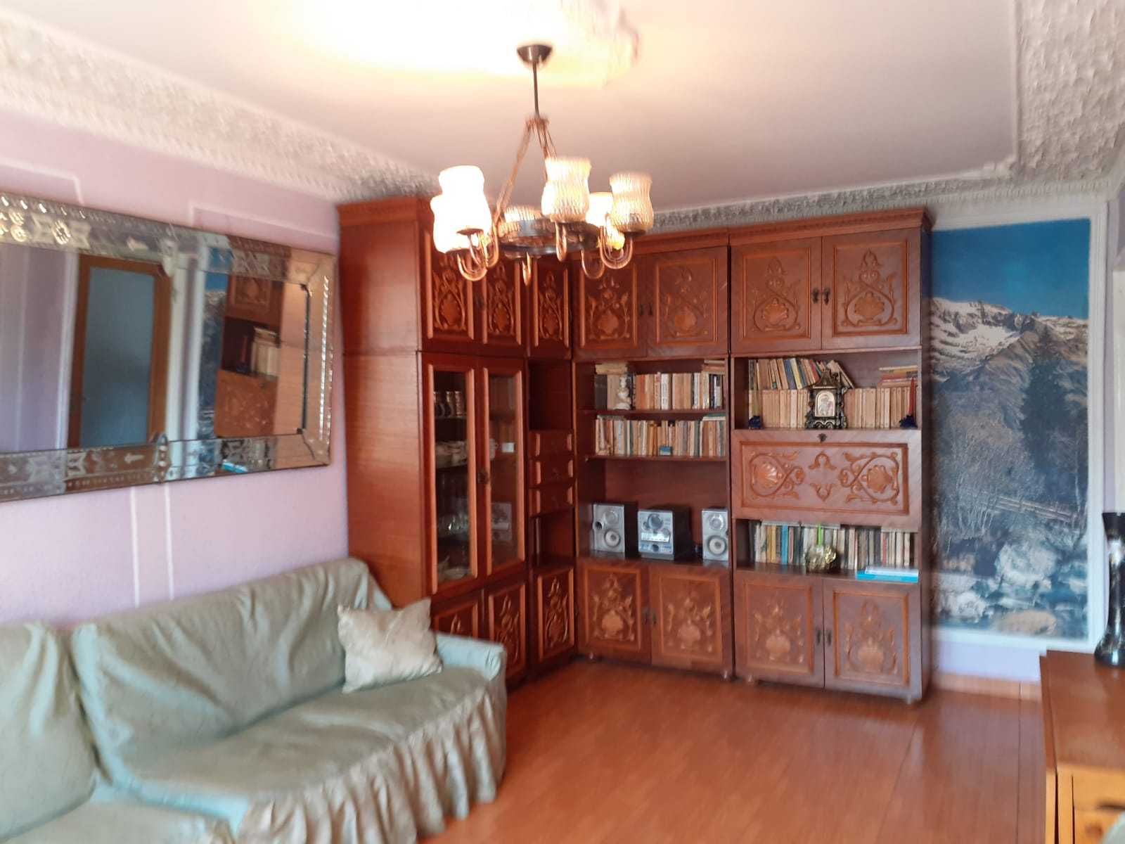 Vand apartament 3 camere