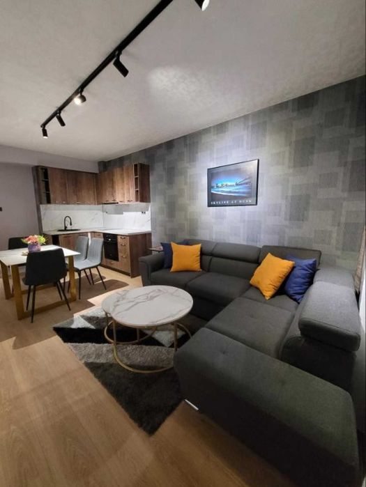 Продава се Тристаен апартамент в Пловдив, Кършияка - 70 кв.м за 1929 €/кв.м - Снимка #2