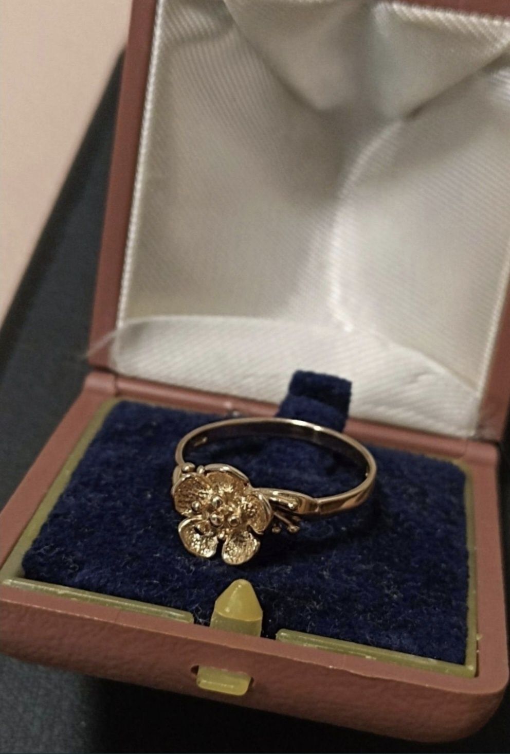 Золотое советское кольцо "Яблоневый цвет"