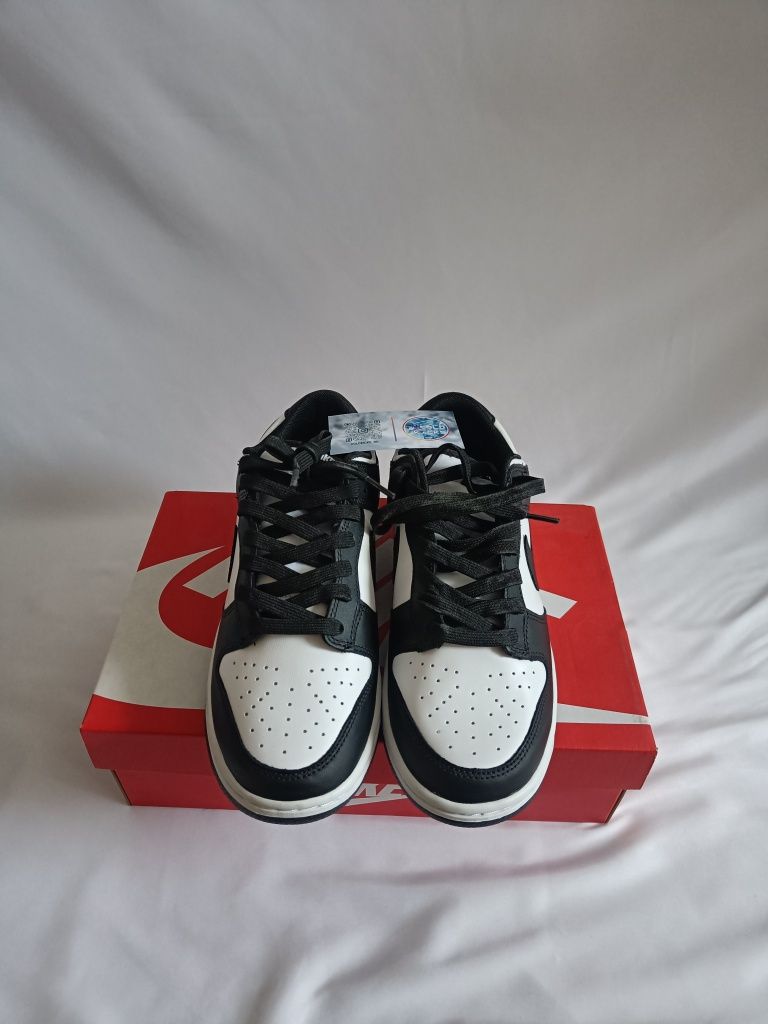 Nike dunk low panda