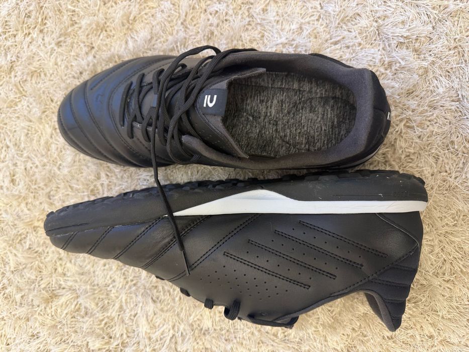 Adidasi fotbal din piele Kipsta Viralto.