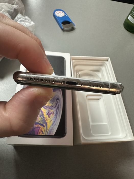 Продавам Iphone XS max 64GB