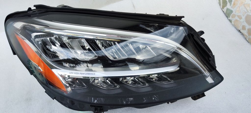 Десен фар Mercedes W205 full led.