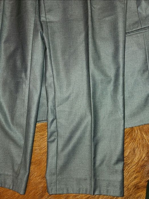Vand costum barbatesc Hugo Boss 50 impecabil