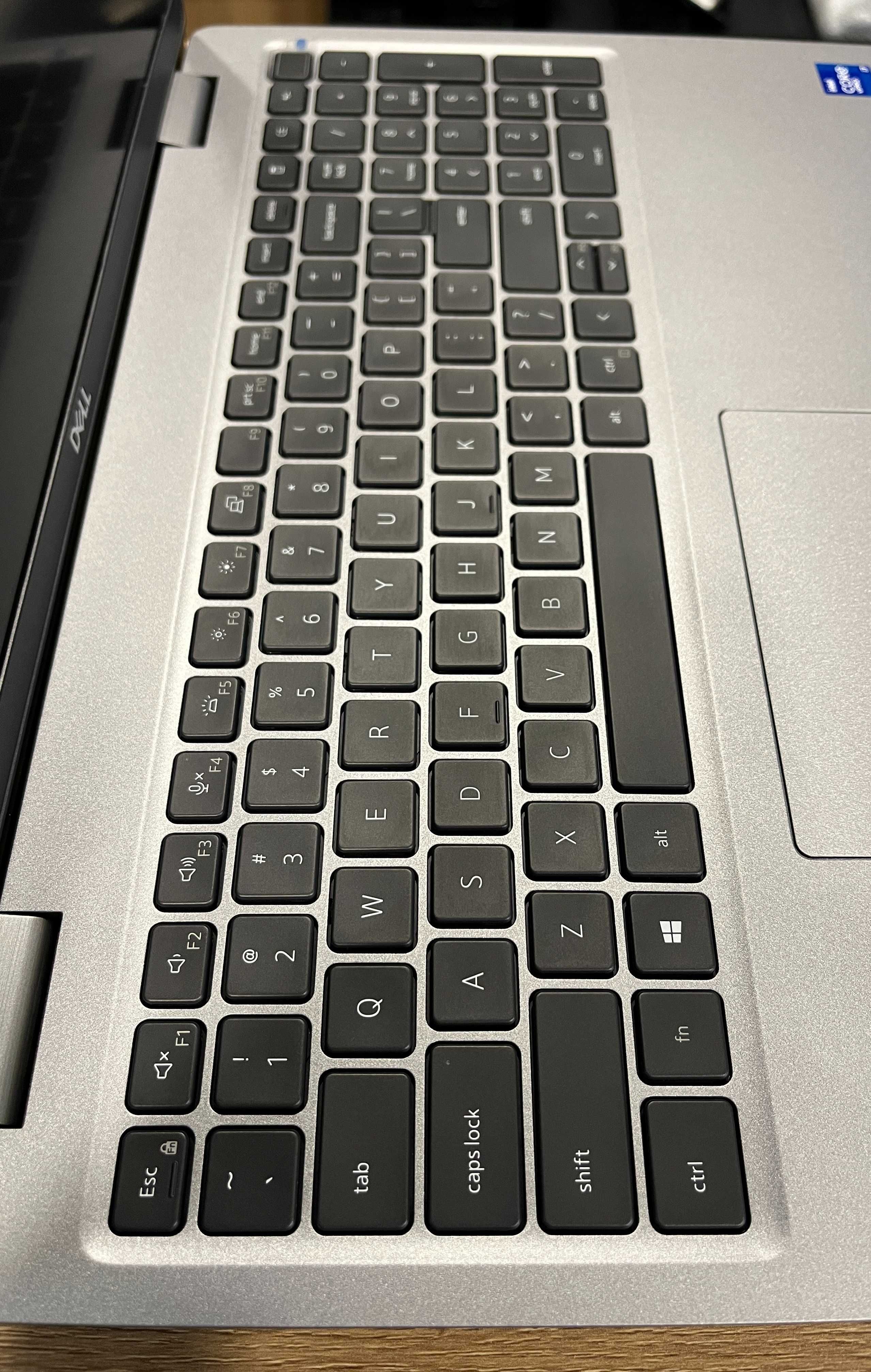 Dell Precision 3551. Core i7 -10850H 2.7/5.1 GHz.16/256 GB.QUADRO P620