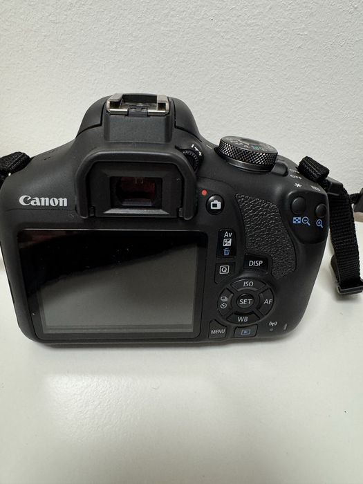 Aparat foto dslr canon eos 2000d
