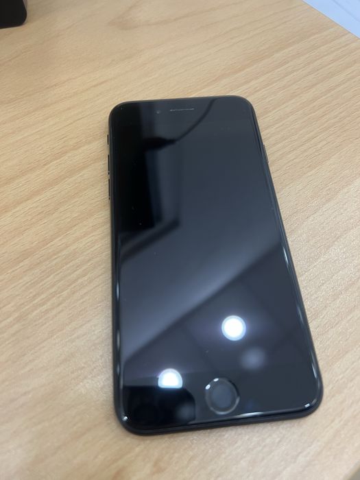 Iphone se 2020 64GB ПЕРФЕКТЕН! Без забележки!