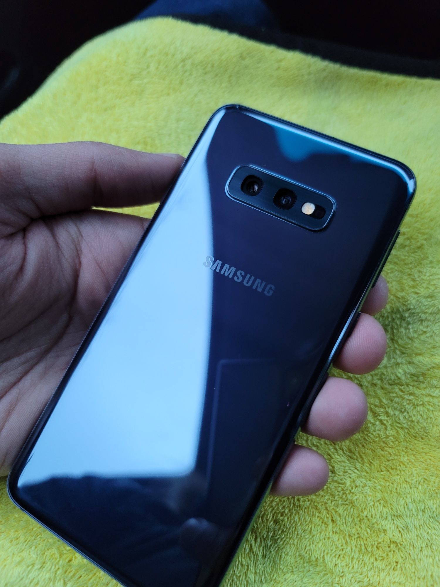 Samsung Galaxy S10e DUOS. Black. OzU 6/128 GB. Garantya beriladi