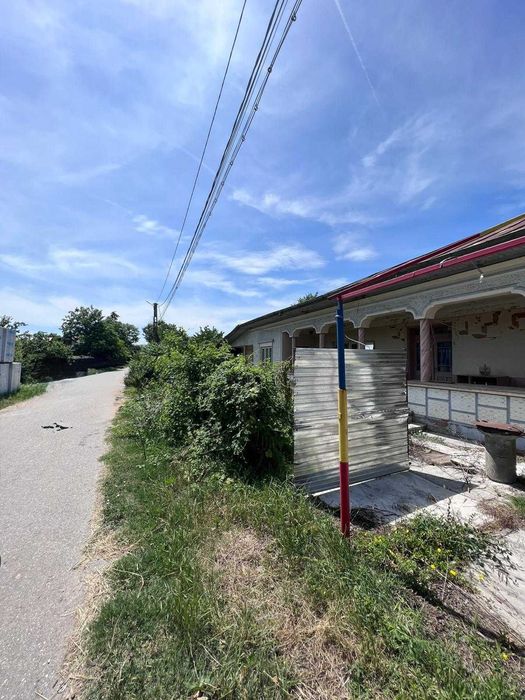 Casa si spatiu comercial Singureni
