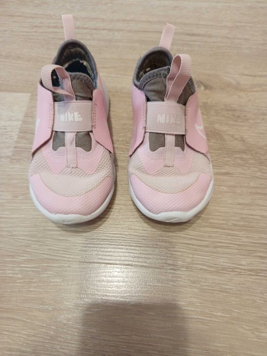 Детски светло розови, много удобни маратонки  Nike.