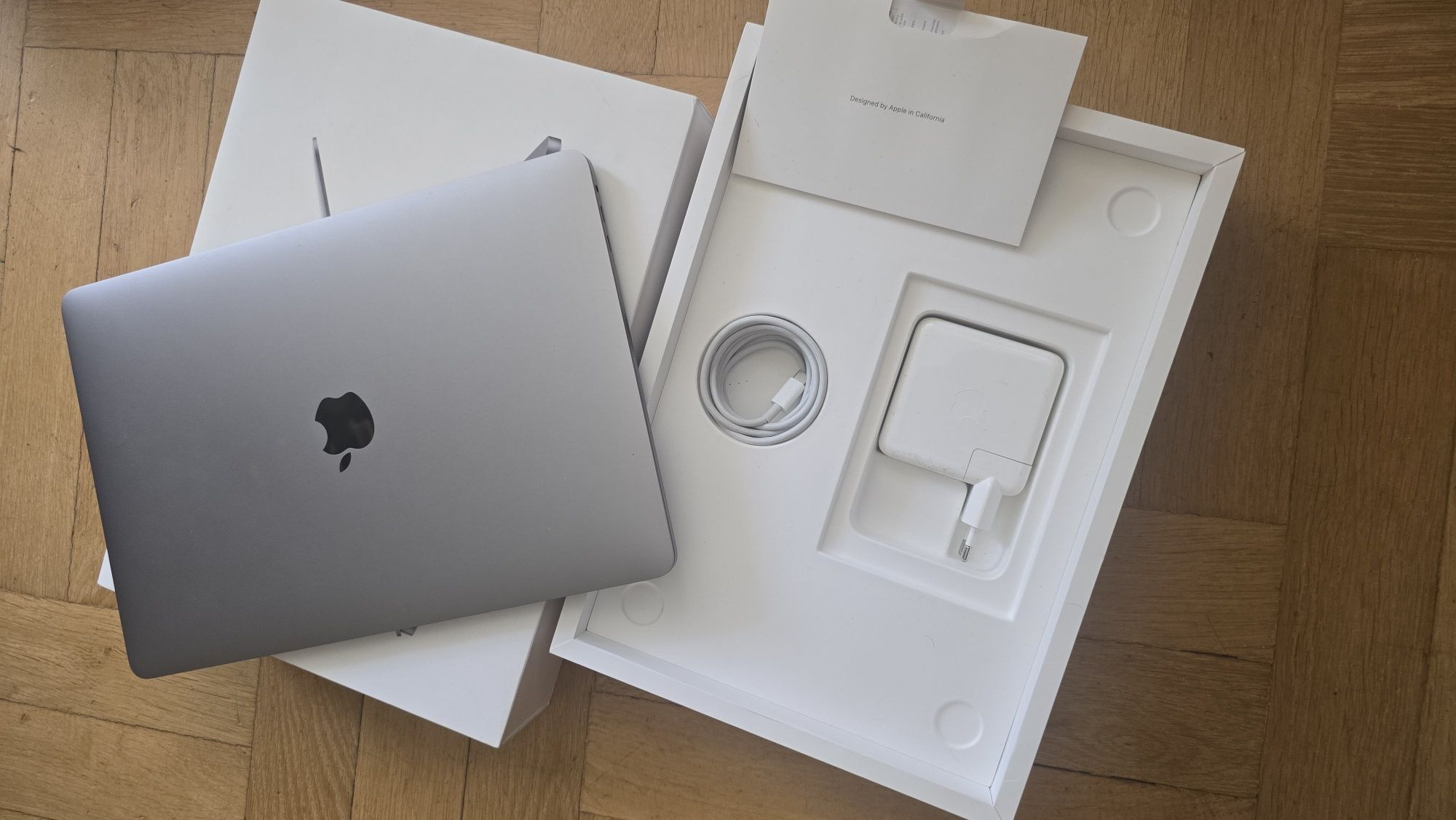 Macbook Pro 13 A2251 2020 i7  2.3ghz 16GB RAM 512GB SSD