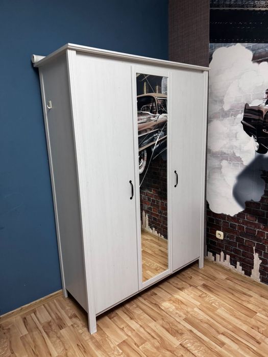 Продается 3 дверний шкаф