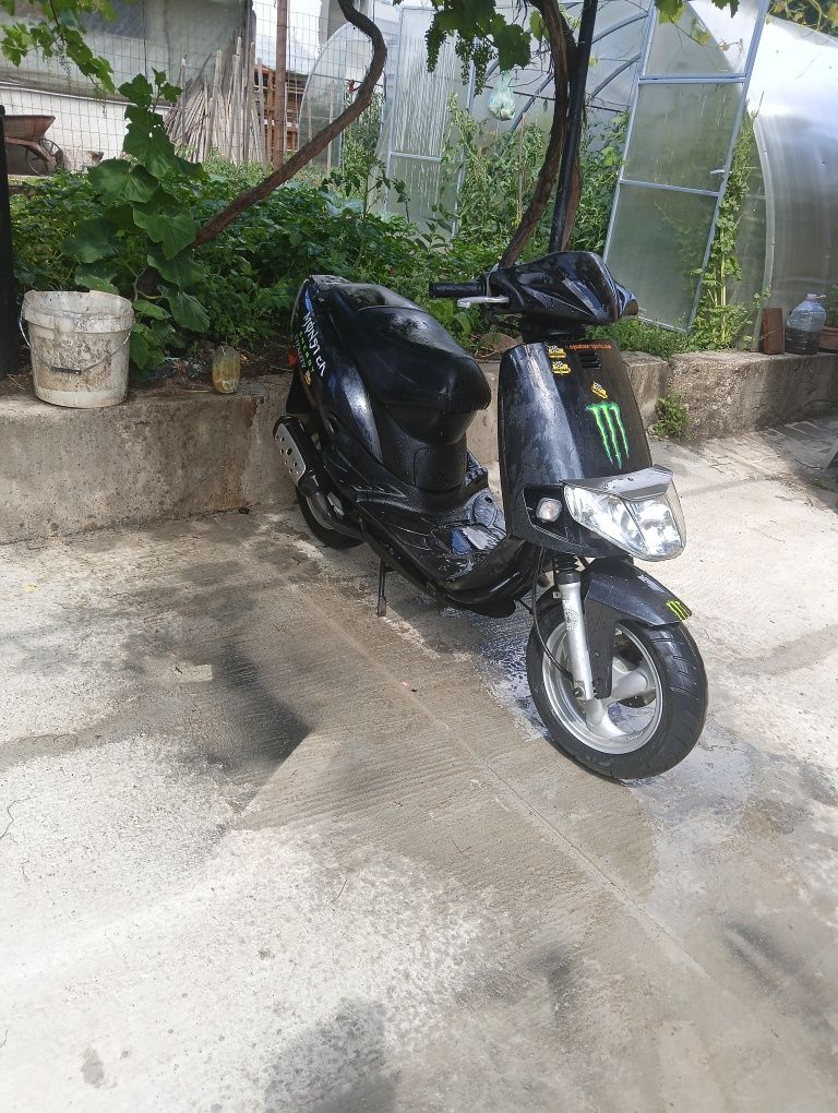 Продавам Скутер kymco