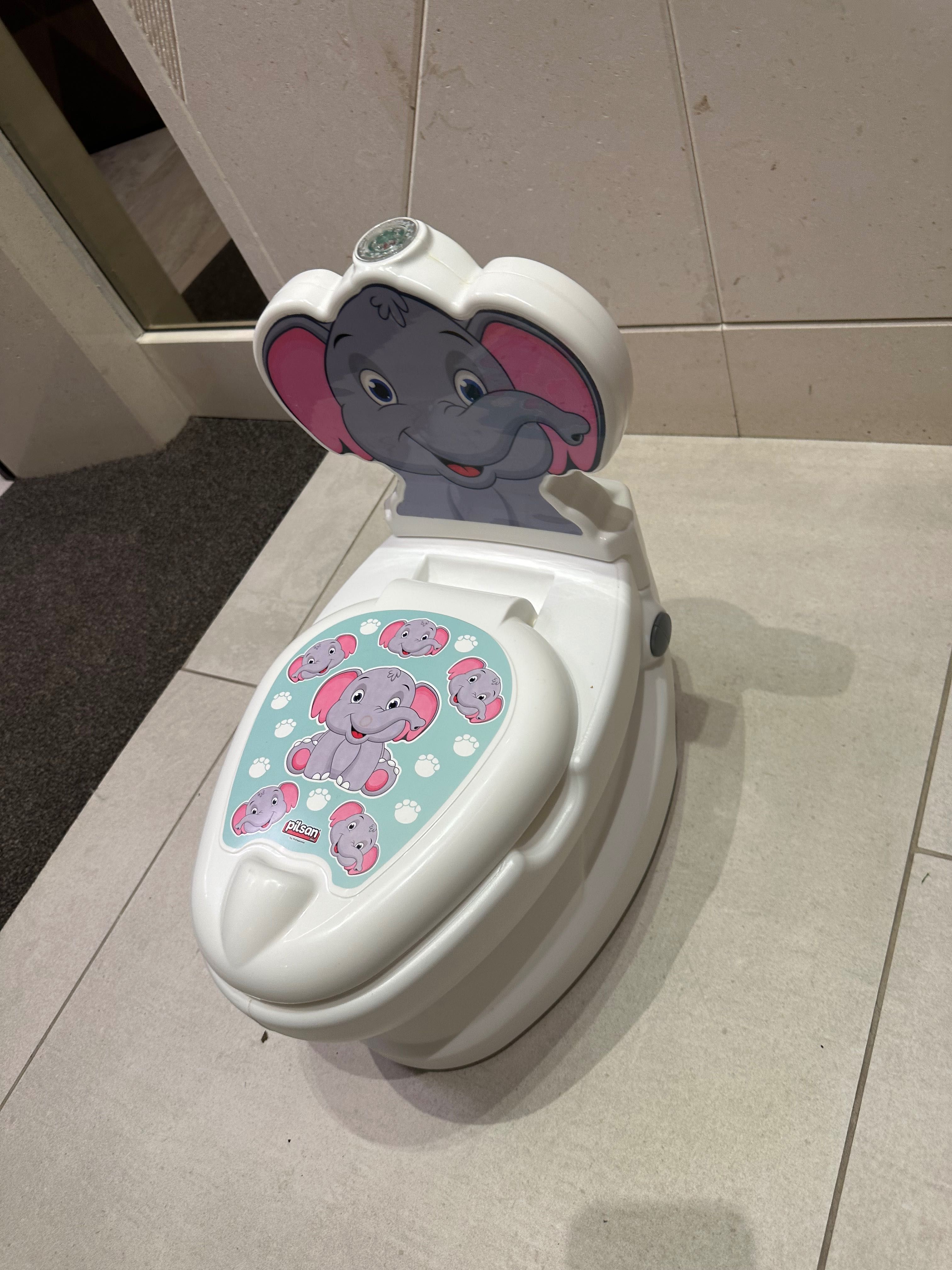 Бебешки тоалетно столче с музика