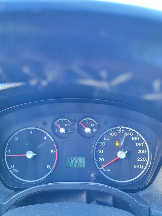 Vând Ford focus 1.6