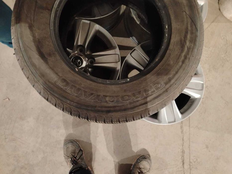 Продаю шины диск камри двухсотка