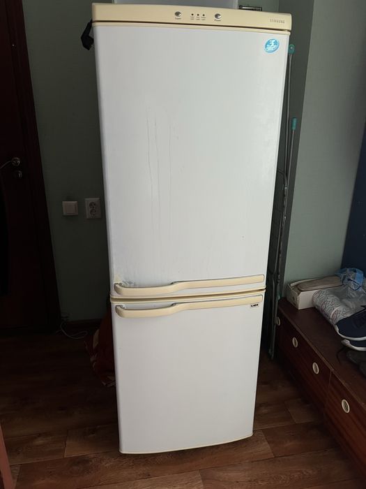 Отдам даром холодильник