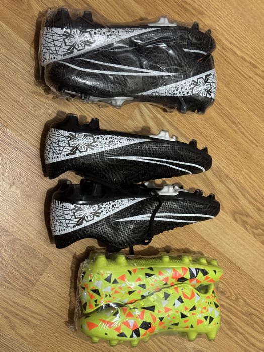 Adidasi fotbal marimea 39,44 si 46