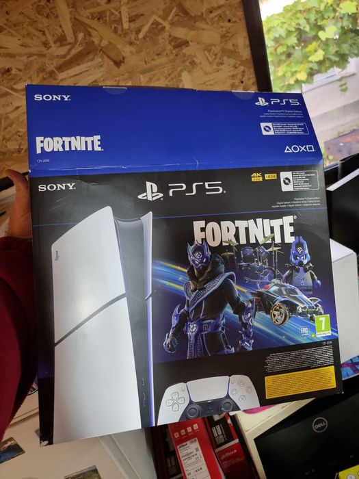 Ps5 slim de 1tb, digital, folosit 2 luni, 1 joystick!
