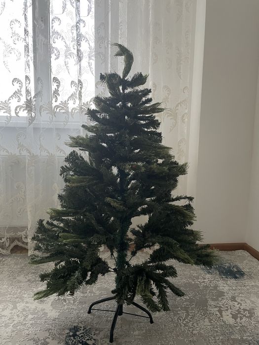Продам елку искусственную