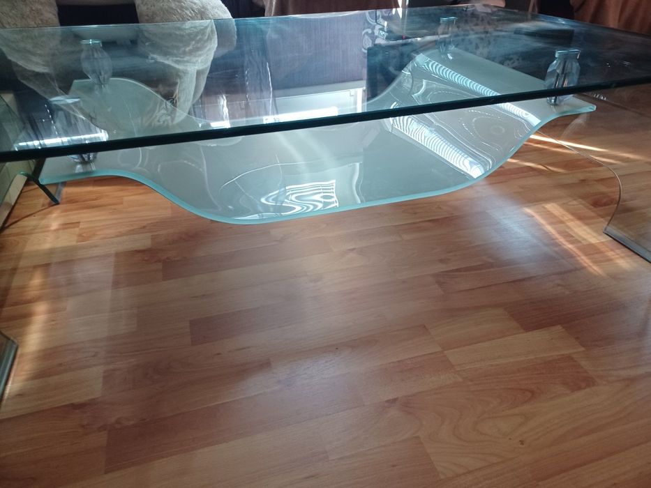 Стъклена холна маса