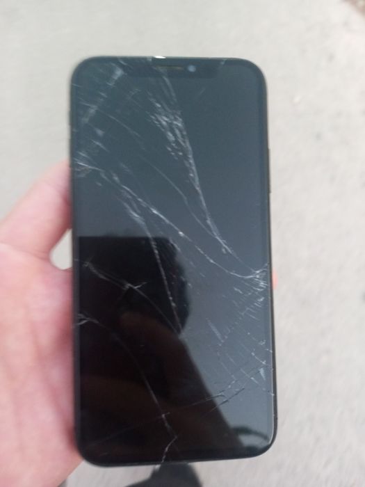 iPhone X на запчасти, не включается, экран разбит