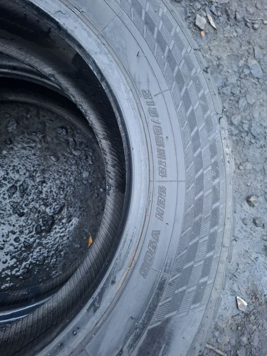 Vand 2 anvelope 215 65 16 yokohama de iarna